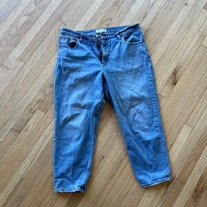 Abercrombie & Fitch - The Mom High Rise - Straight Leg - Short Length